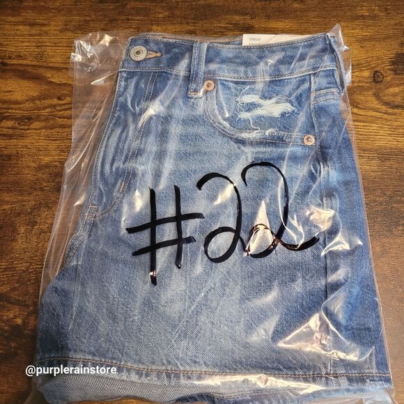 American Eagle Mom Shorts Size 4 Hi Rise Strigid Medium Light Wash NWT - Picture 13 of 13